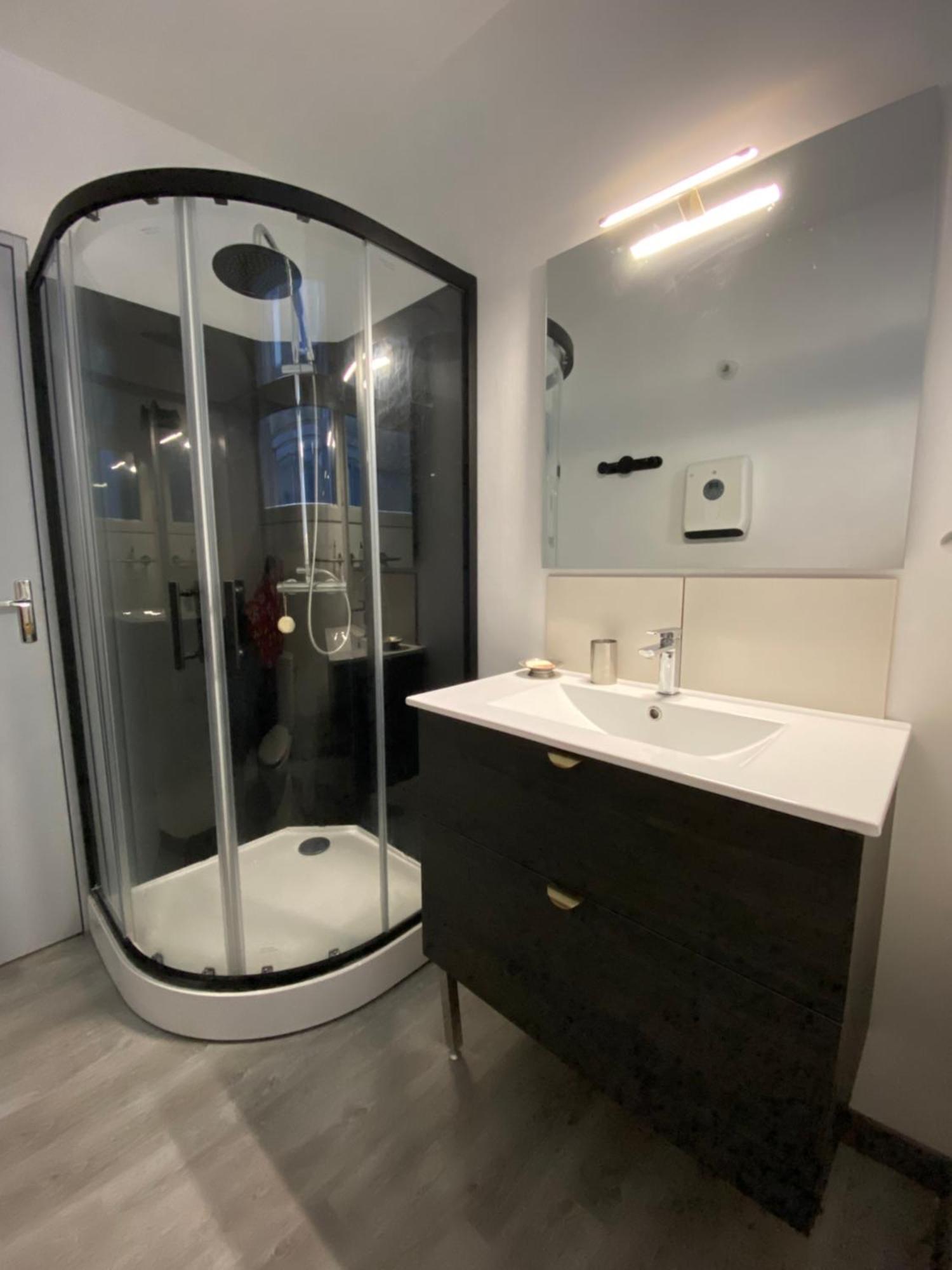 L'Adrien Studio Tout Confort Avec Terrasse Limoges Bagian luar foto
